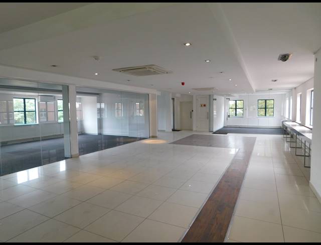 446M² OFFICE TO LET IN HYDE PARK